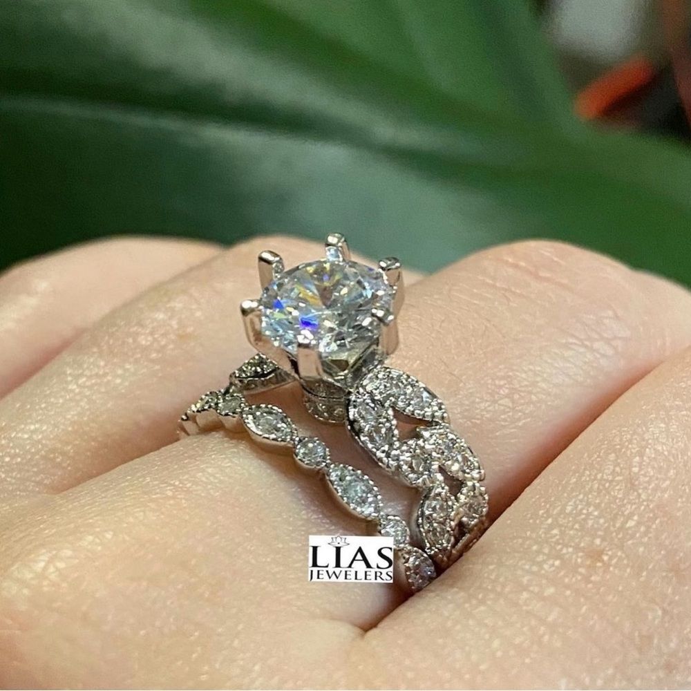New 18k white gold wedding ring set